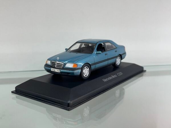 Mercedes-Benz C220