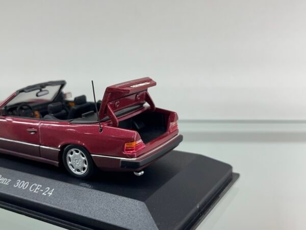 Mercedes-Benz 300 CE-24