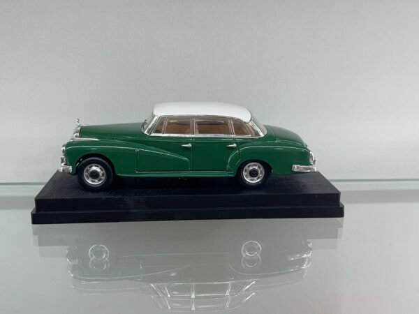 Mercedes-Benz 300 W189 Adenauer