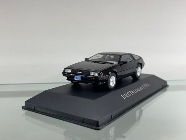 DMC DELOREAN (1981)