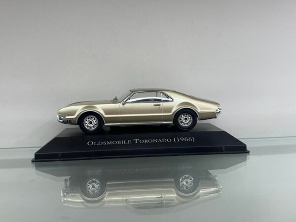 OLDSMOBILE TORONADO (1966)