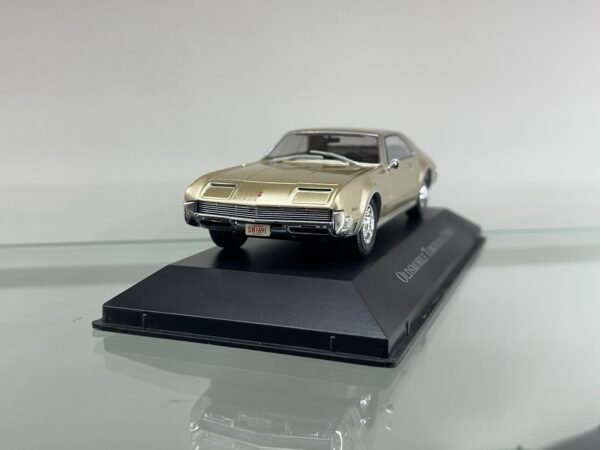 OLDSMOBILE TORONADO (1966)