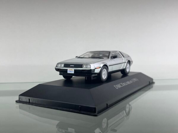 DMC DELOREAN (1981)