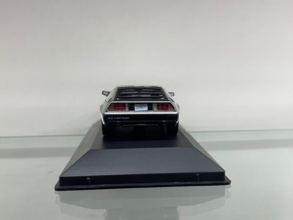 DMC DELOREAN (1981)