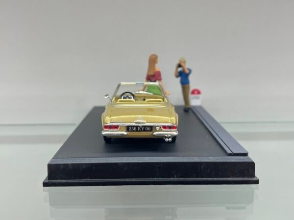 Mercedes-Benz 230 SL