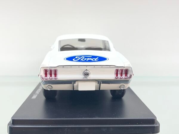 Ford Mustang Cobra Jet Lightweight de 1968.