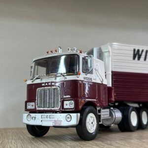 Mack F-700